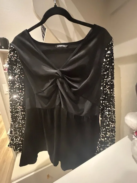(XL-2x) Black Stretchy Velvet Twist-Front Top with Sequin Sleeve Detail NWT - Picture 2 of 5